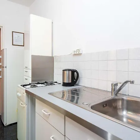 Gaestezimmer Fuer 2 Personen Ca 20 Qm In Stankovic Bei Orebic, Dalmatien Sueddalmatien - B60421 *