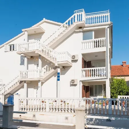 Gaestezimmer Fuer 2 Personen Ca 20 Qm In Stankovic Bei Orebic, Dalmatien Sueddalmatien - B60421 *